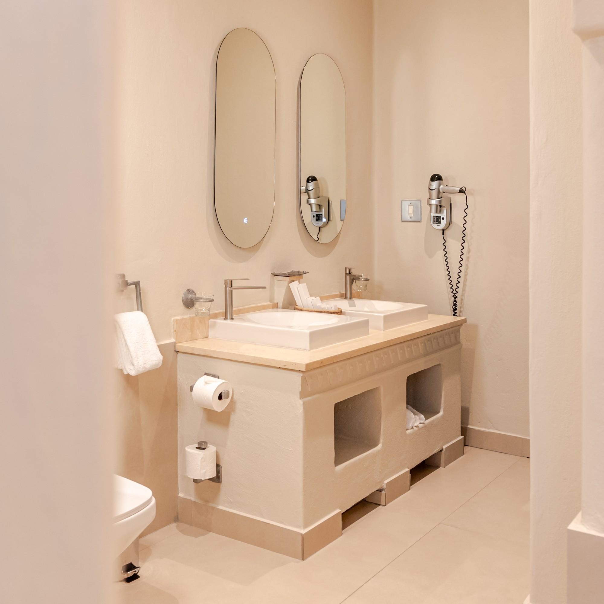 LUXURY STANDARD ROOM - View 2